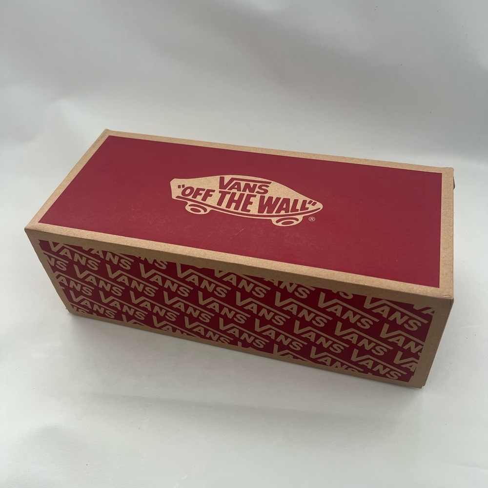 Classic Vans with Box - Women’s Size 9 - Black & White - Picture 8 of 8
